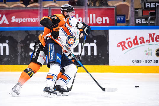 Karlskronas Mattias Karlsson   och Växjös Janne Pesonen
