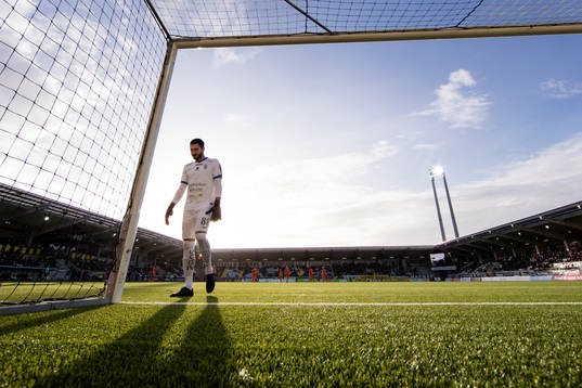 AFC Eskilstunas Målvakt Alireza Haghighi deppar
