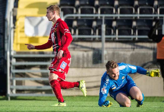 Östersunds Johan Bertilsson firar