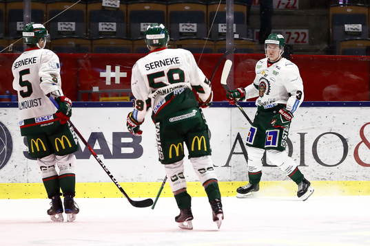 Frölundas Carl Grundström jublar
