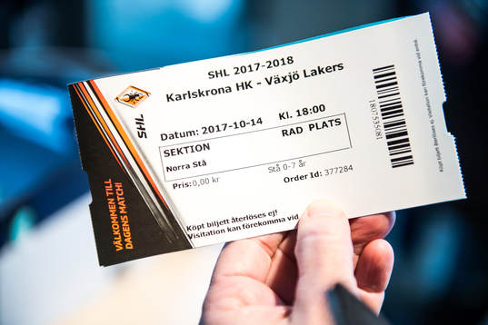 biljett innan ishockeymatchen i SHL mellan Karlskrona och
