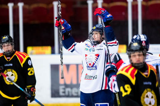 Linköpings Denise Altmann jublar
