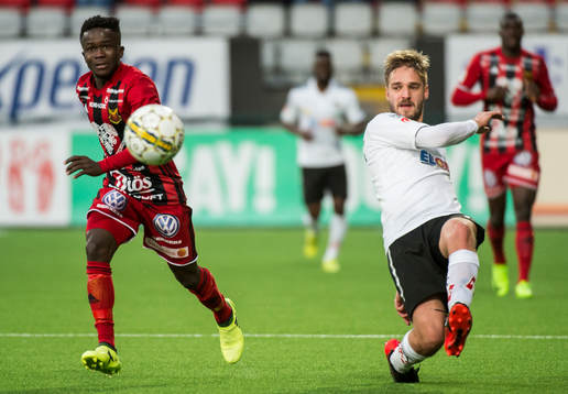 Östersunds Frank Arhin och Örebros Martin Lorentzson i en