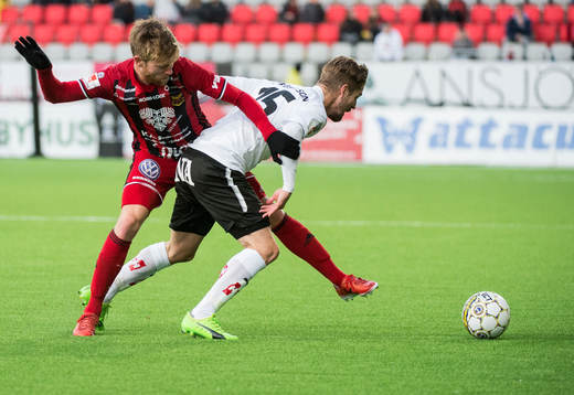 Östersunds Curtis Edwards och Örebros Tim Björkström i