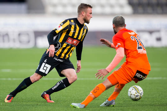 Häckens Alexander Faltsetas mot AFC Eskilstunas Farshad