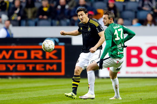 s Stefan Ishizaki och Jönköpings Daryl Smylie