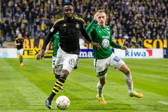 s Chinedu Ogbuke Obasi och Jönköpings Joakim Karlsson