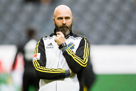 s assisterande tränare Peter Wennberg innan