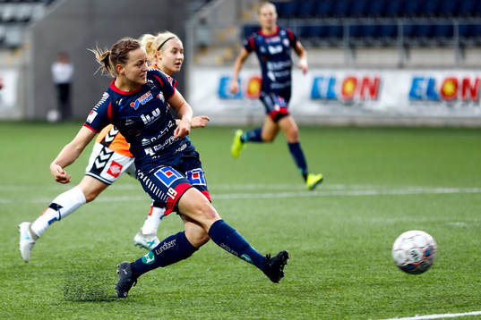 Linköpings Kristine Minde gör 1-0