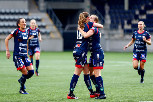 Linköpings Kristine Minde jublar med lagkamrater