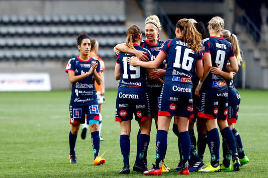 Linköpings Kristine Minde jublar med lagkamrater