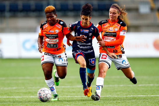 Kristianstads Rita Chikwelu och Linköpings Claudia Neto