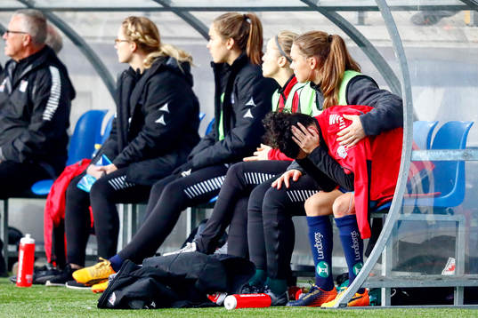 Linköpings Claudia Neto tröstas