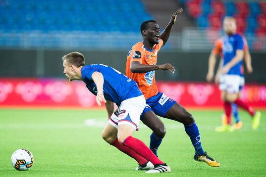 Ivan Tarek Fjellstad Näsberg of Vålerenga and Edwin