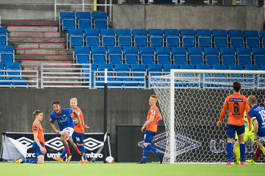 Chidera Ejuke of Vålerenga celebrates 2-0
