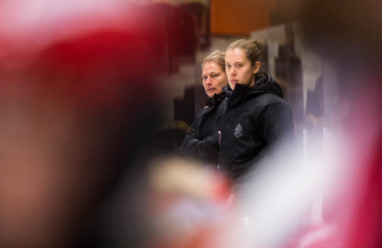 AIKs tränare Emelie Berggren och assisterande tränare