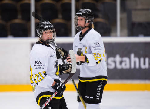 AIKs Emmy Alasalmi och Sabina Küller deppar