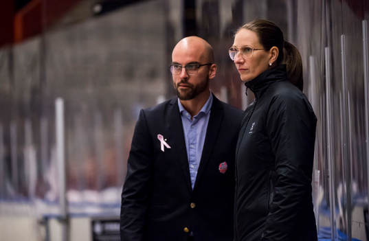 Modos tränare Björn Edlund och assisterande tränare