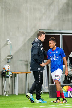 Ronny Deila, head coach of Vålerenga, and Chidera Ejuke of