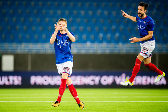 Simen Kristiansen Juklerød of Vålerenga and Robert Mikael