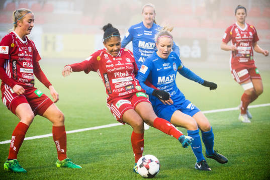 Piteås Madelen Janogy och Eskilstunas Petra Johansson