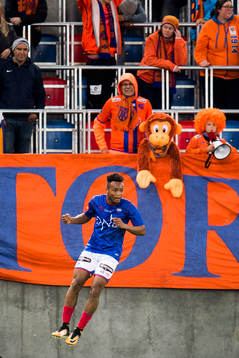 Chidera Ejuke of Vålerenga celebrates 3-1 in front of