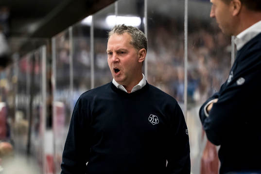 Leksands tränare Jens Nielsen i ishockeymatchen i