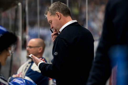 Leksands tränare Jens Nielsen i ishockeymatchen i