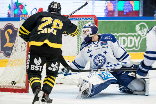 s Jesper Fröden  i ishockeymatchen i Hockeyallsvenskan