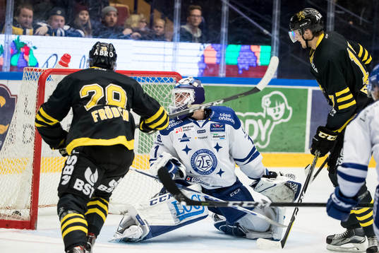 s Jesper Fröden  i ishockeymatchen i Hockeyallsvenskan