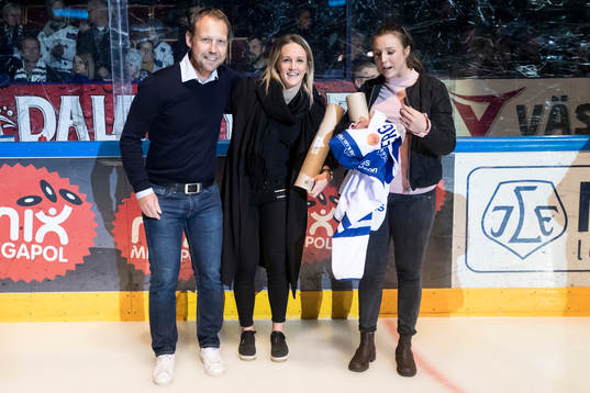 Leksands Elin Lundberg och Sofia  Engström hyllas för 300
