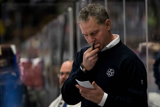 Leksands tränare Jens Nielsen i ishockeymatchen i