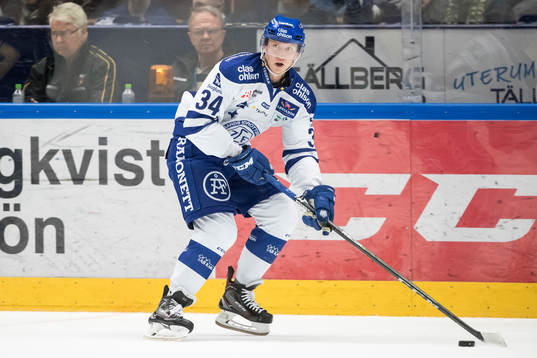 Leksands Olle Alsing  i ishockeymatchen i Hockeyallsvenskan