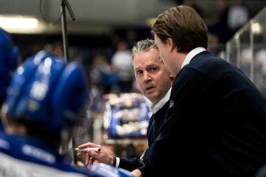 Leksands tränare Jens Nielsen i ishockeymatchen i