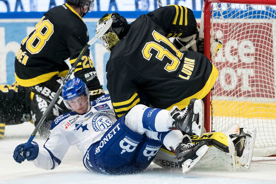 s målvakt Linus Lundin  i ishockeymatchen i