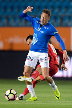 Mattias Kent Moström of Molde and Deyver Vega of Brann