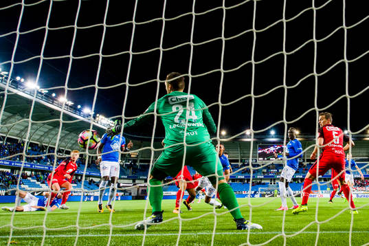Ruben Gabrielsen of Molde scores 1-0