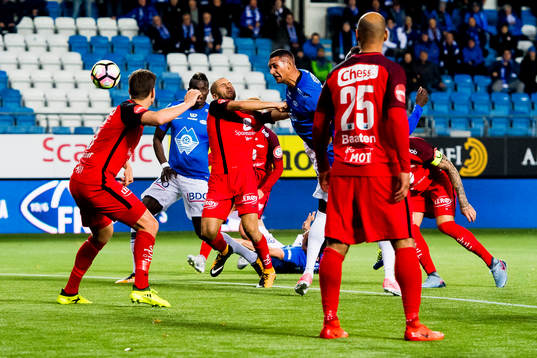 Ruben Gabrielsen of Molde scores 1-0