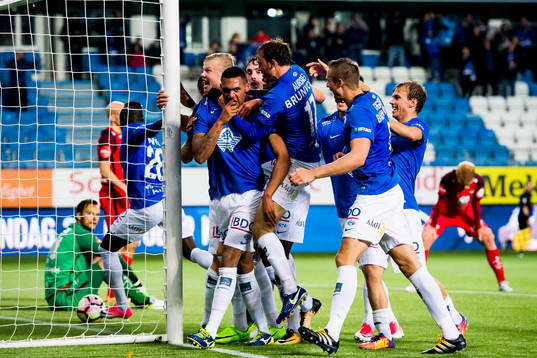 Ruben Gabrielsen of Molde scores 1-0