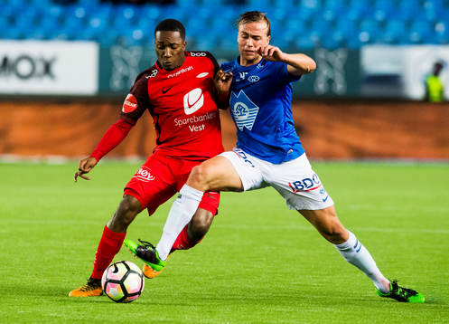Ludcinio Marengo of Brann and Martin Skjelbreid Ellingsen