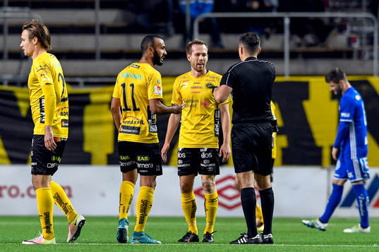 Elfsborgs Anders Randrup får sin andra varning och blir