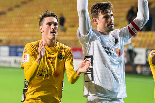Elfsborgs Lasse Nilsson och målvakt Kevin Stuhr Ellegaard
