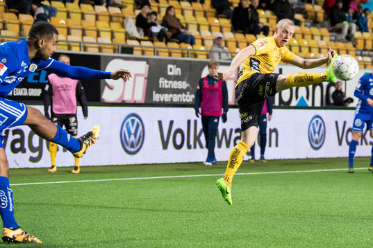 Elfsborgs Daniel Gustavsson täcker skott