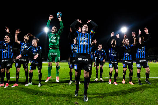 Bläddra bland fler bilder av Fotboll, Allsvenskan, Sirius - Djurgården