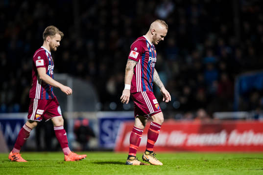 Djurgårdens Magnus Eriksson och Jakob Une Larsson deppar