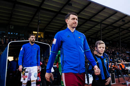 Djurgårdens Kim Källström och målvakt Andreas Isaksson