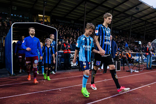 Sirius Oscar Pehrsson gör entré på Studenternas IP innan