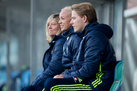 Caroline Seger på bänken