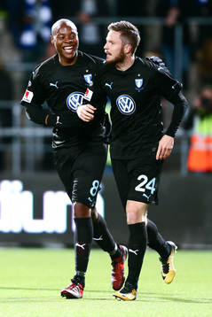 Malmö FFs Carlos Strandberg och Lasse Nielsen jublar