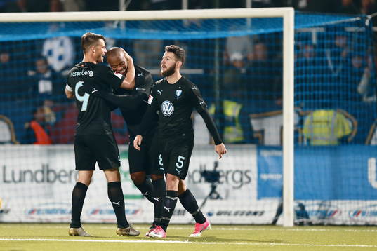 Malmös FFs Markus Rosenberg kramar om Carlos Strandberg
